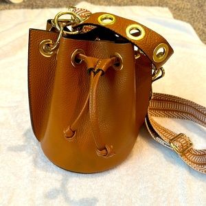 Bucket bag